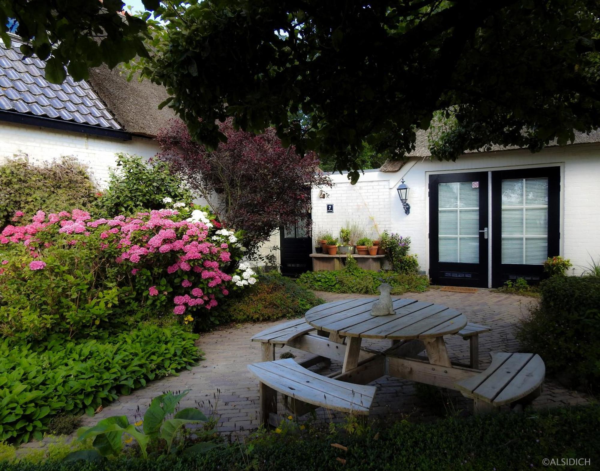 The Wee White Hoose Bed & Breakfast Oosternijkerk Exterior photo